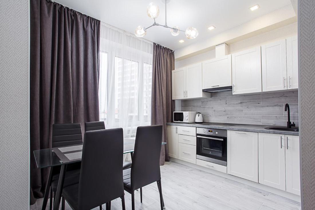 Appartamento Аркадия.Новая Квартира В 32 Жемчужине!!! Odessa Esterno foto