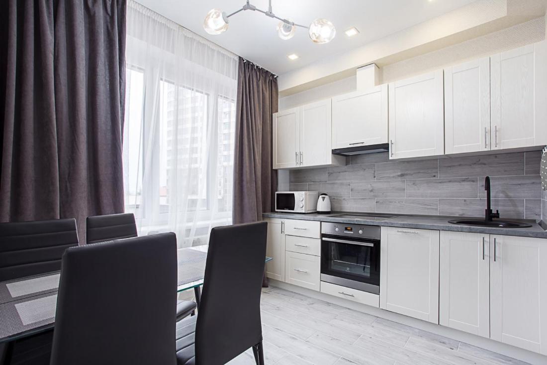 Appartamento Аркадия.Новая Квартира В 32 Жемчужине!!! Odessa Esterno foto